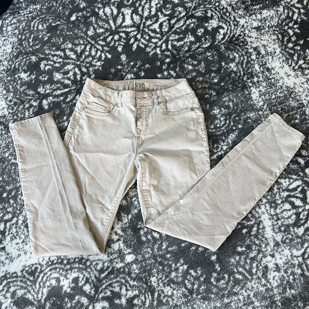 Khaki size 6 skinny jeans